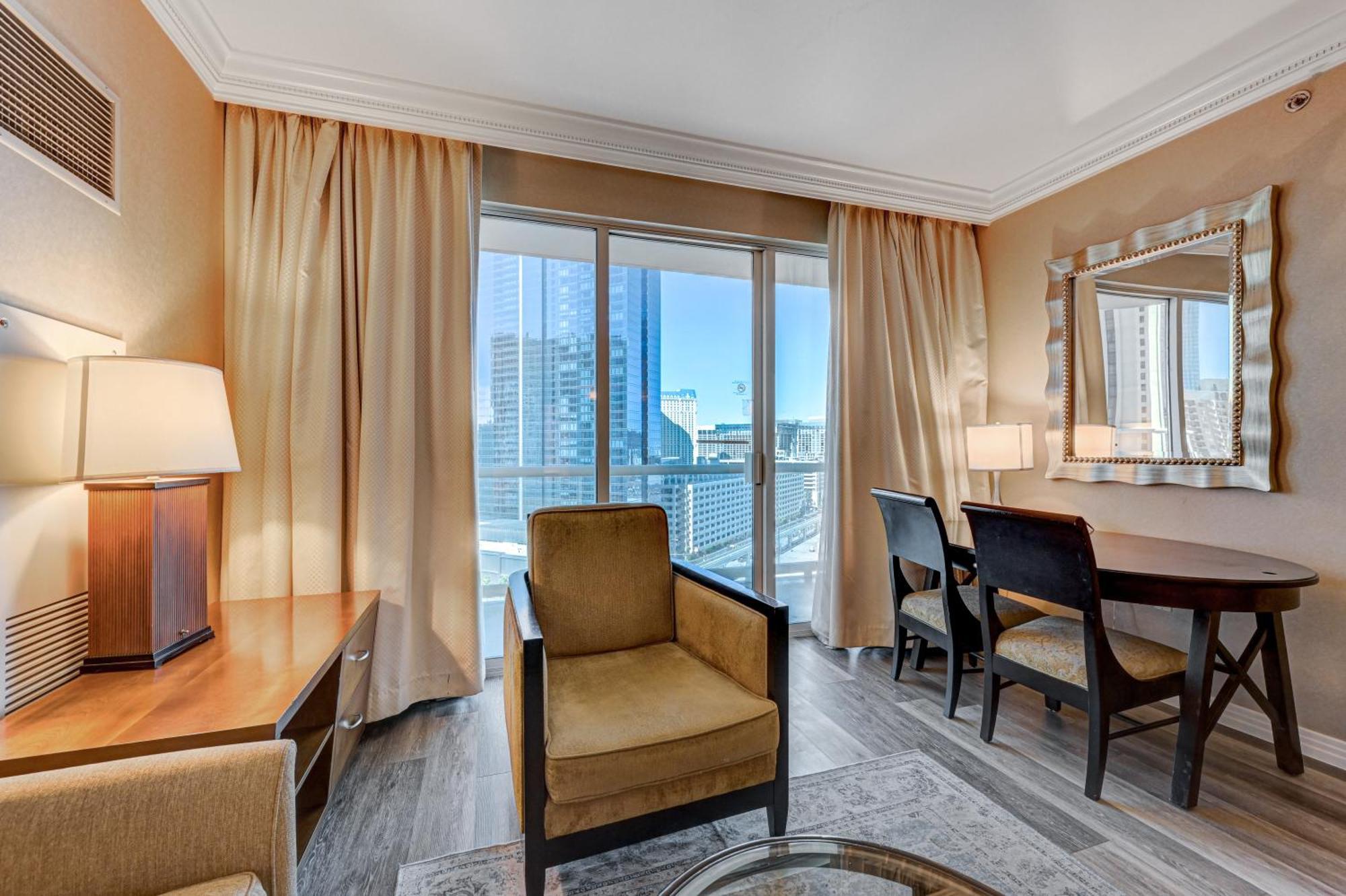 Balcony Signature Mgm Great View No Fees Free Valet Lazy River Aparthotel Las Vegas